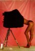 Femme nue sous un voile de chambre de studio. (vers 1960)., Carte italienne (CAP0730)