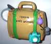 Valise de vacances avec appareil photo. (1990?)., - (GAD0107)