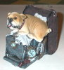 Folding avec un chien couché dessus. (2002)., - (GAD0538)